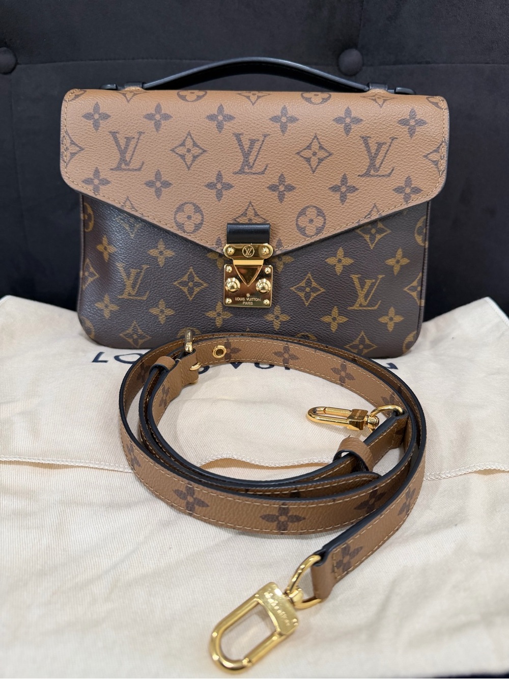 Louis Vuitton Pochette Métis Reverse Monogram